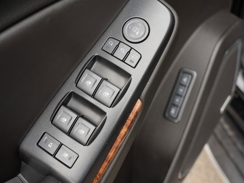 Used 2017 Chevrolet Suburban Premier image 16
