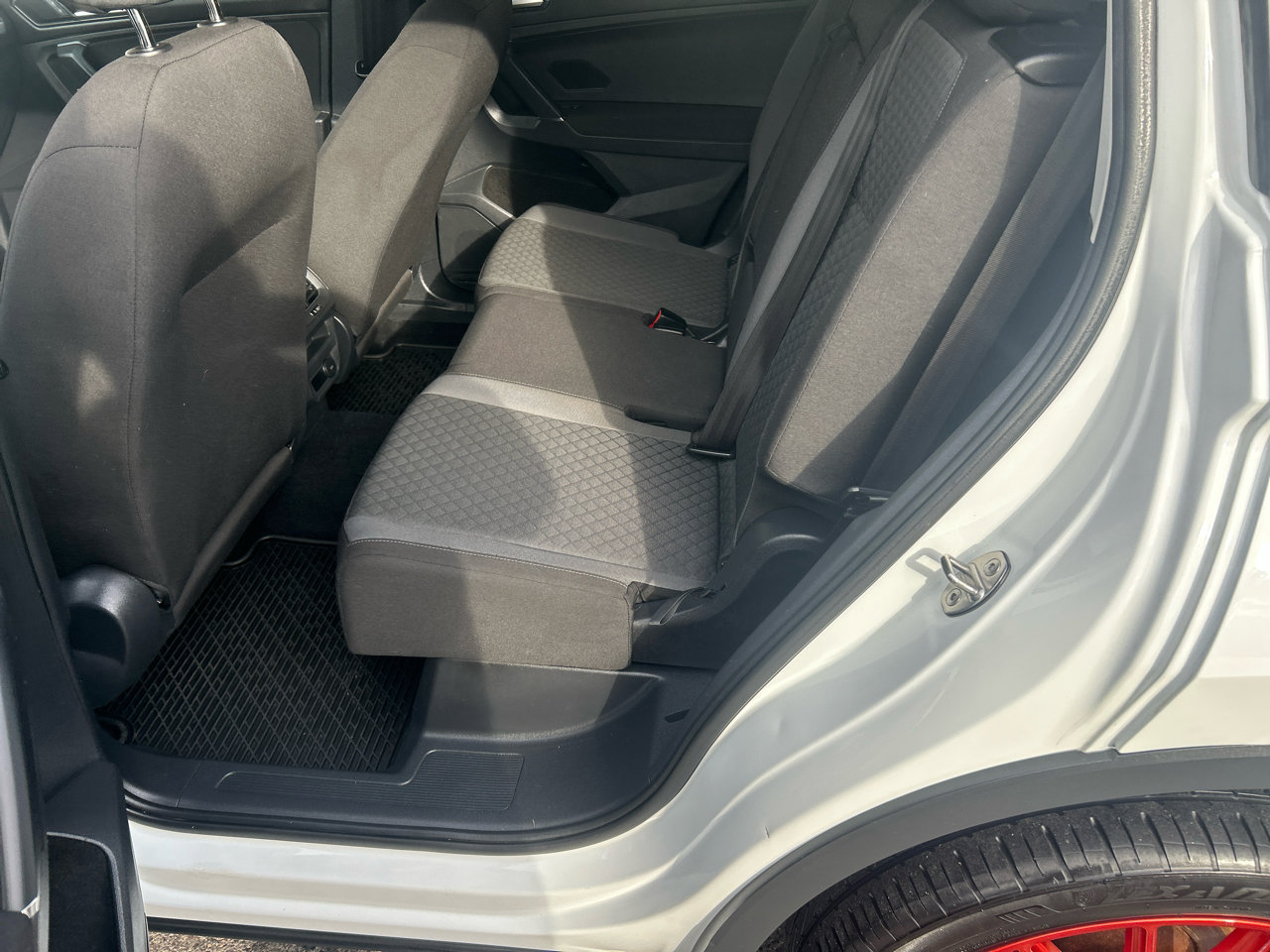 Used 2018 Volkswagen Tiguan S image 9