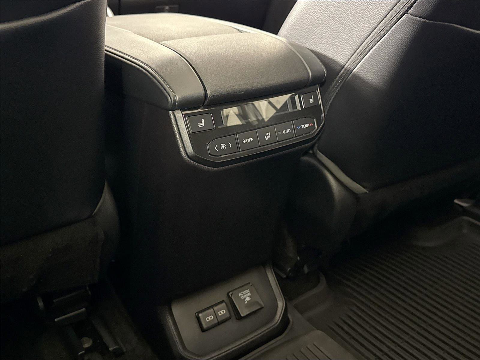 Used 2023 Toyota Highlander Platinum FWD image 37