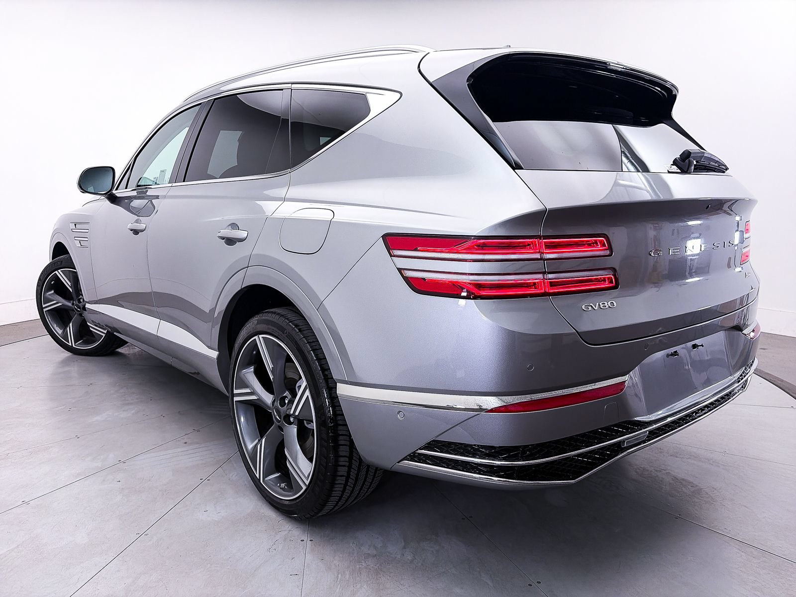 Used 2025 Genesis GV80 2.5T Prestige AWD/4WD image 2