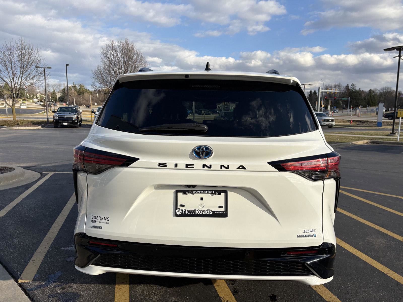 Used 2021 Toyota Sienna XSE image 5