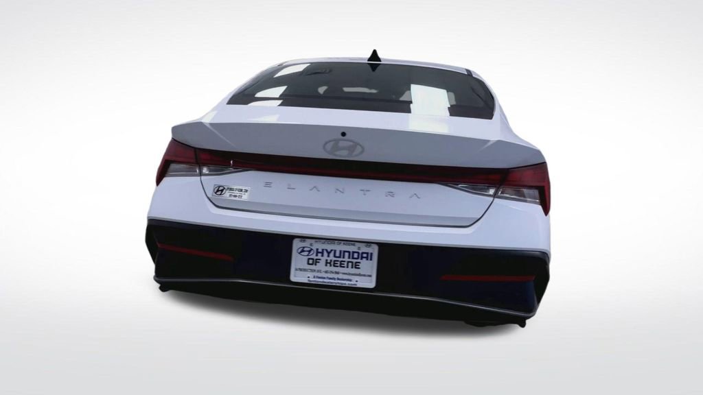 Used 2024 Hyundai Elantra SEL w/ Convenience Package image 23