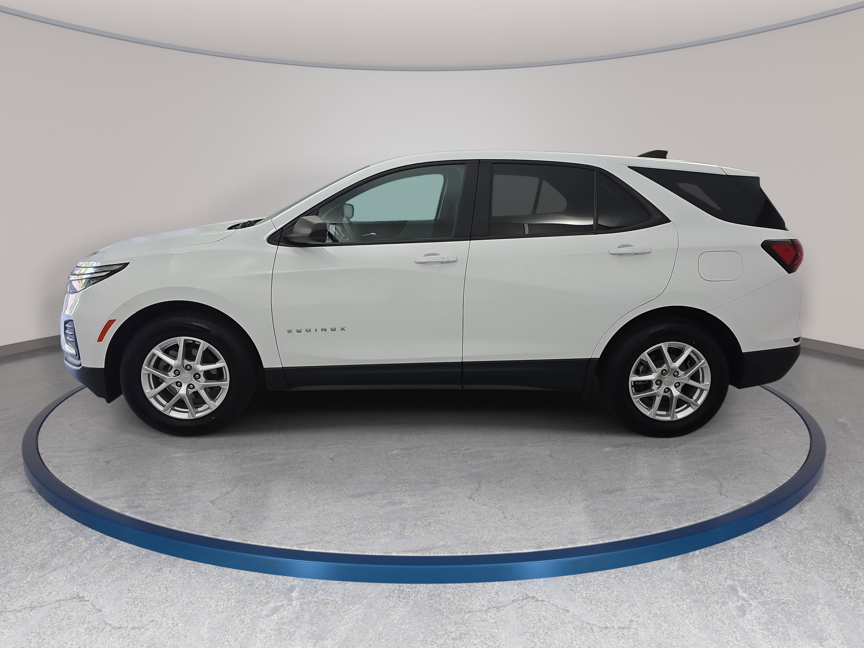 Used 2022 Chevrolet Equinox LS w/ LS Convenience Package image 8