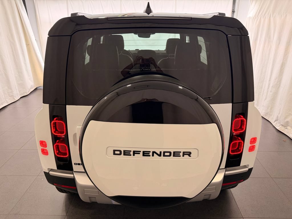 Used 2023 Land Rover Defender 110 S AWD/4WD image 8