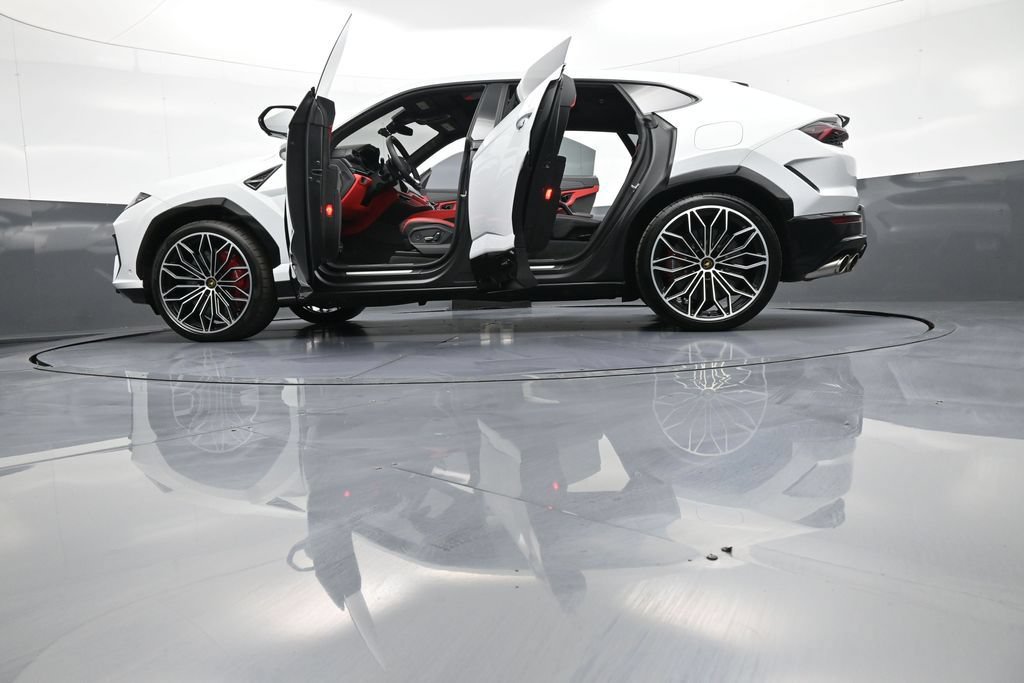 Used 2025 Lamborghini Urus SE AWD/4WD image 56