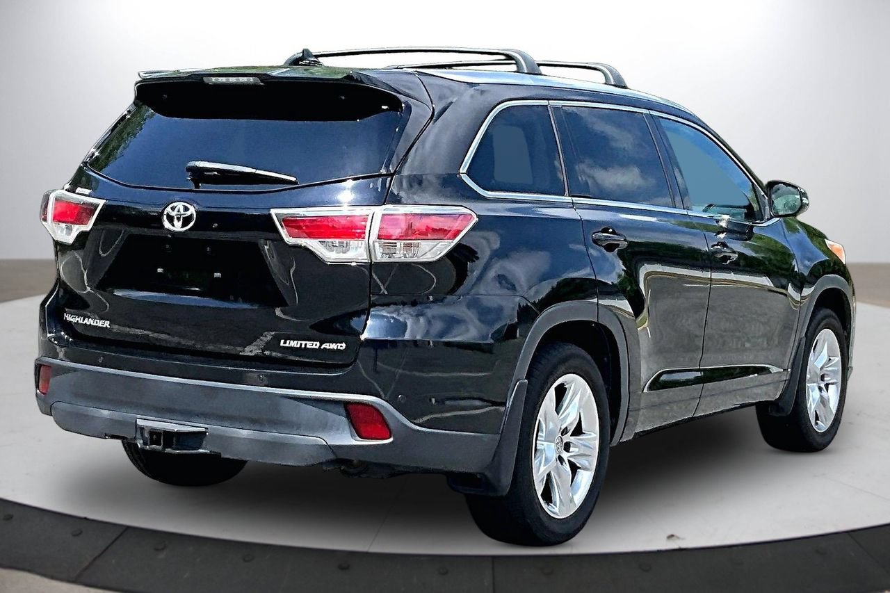 Used 2015 Toyota Highlander Limited w/ Driver Technology Package AWD/4WD image 9