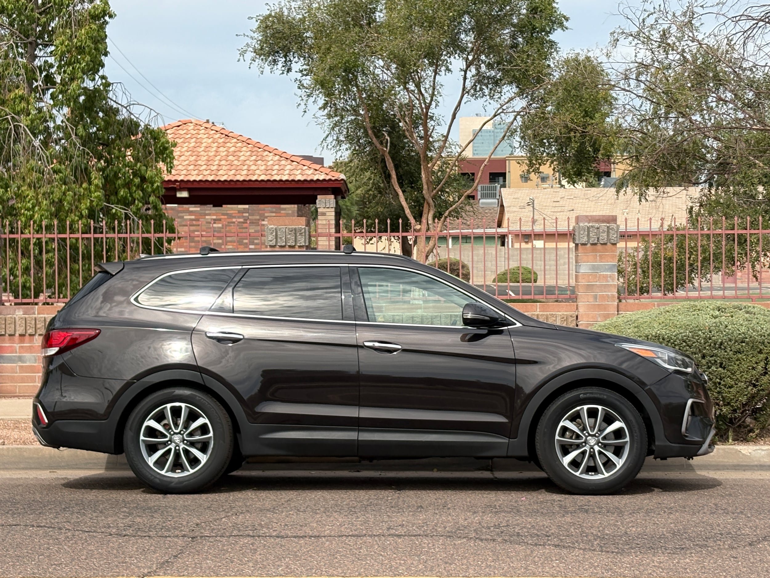 Used 2017 Hyundai Santa Fe Limited FWD image 9