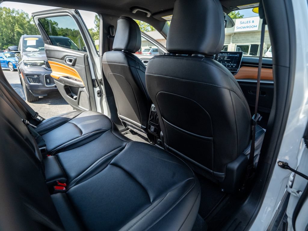 Used 2025 Jeep Compass Limited AWD/4WD image 14