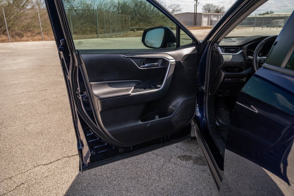 Used 2021 Toyota RAV4 XLE Premium image 10