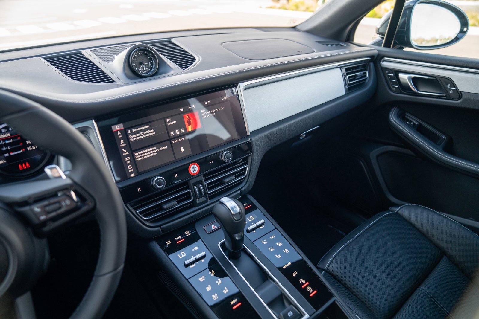 New 2026 Porsche Macan AWD/4WD image 15