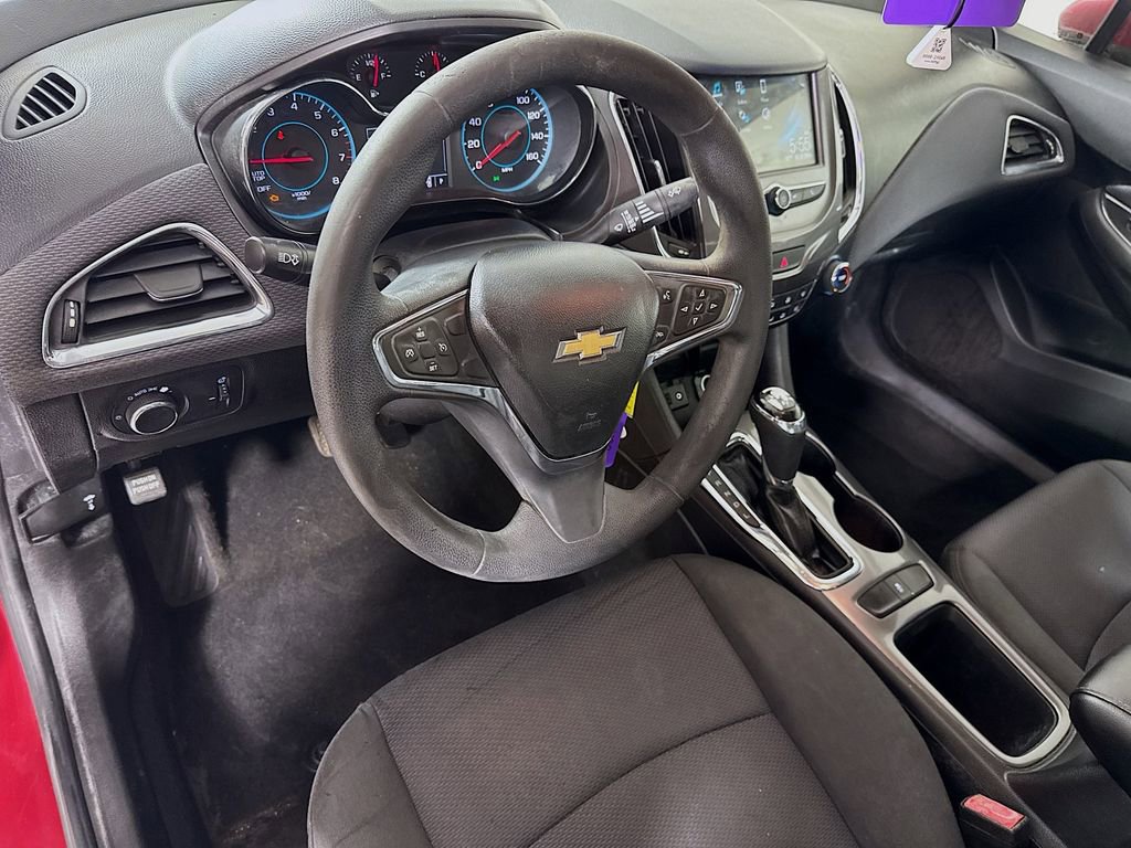 Used 2018 Chevrolet Cruze LT image 9