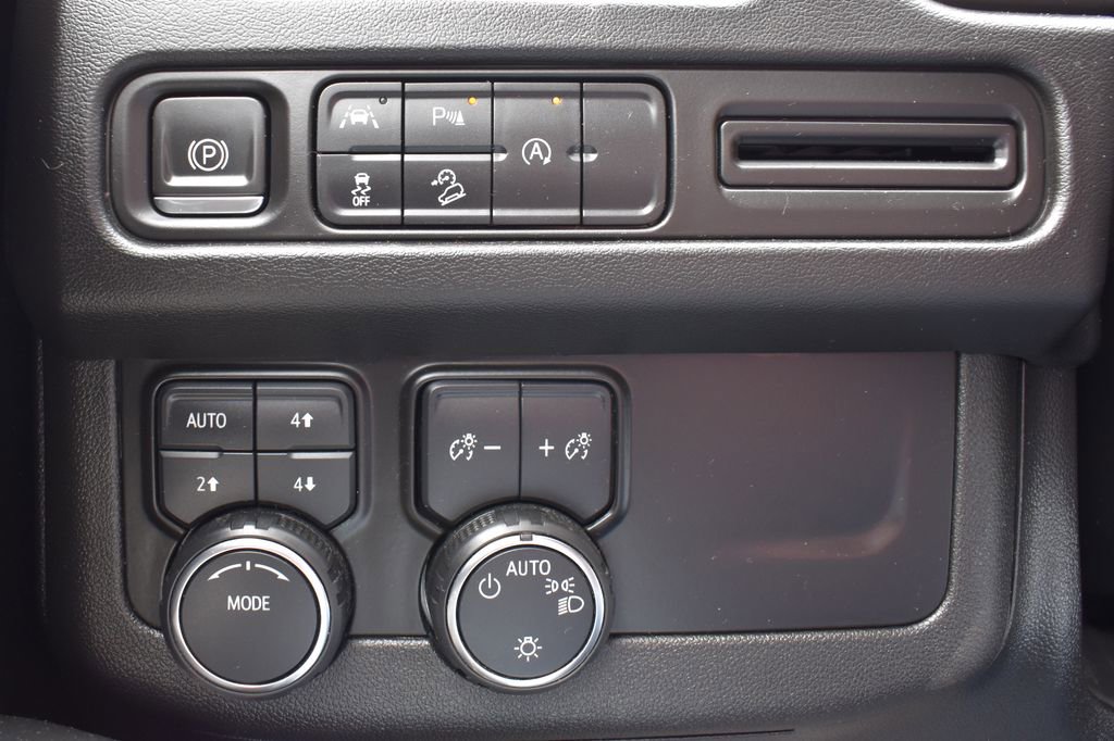 Used 2023 Chevrolet Suburban Premier AWD/4WD image 17