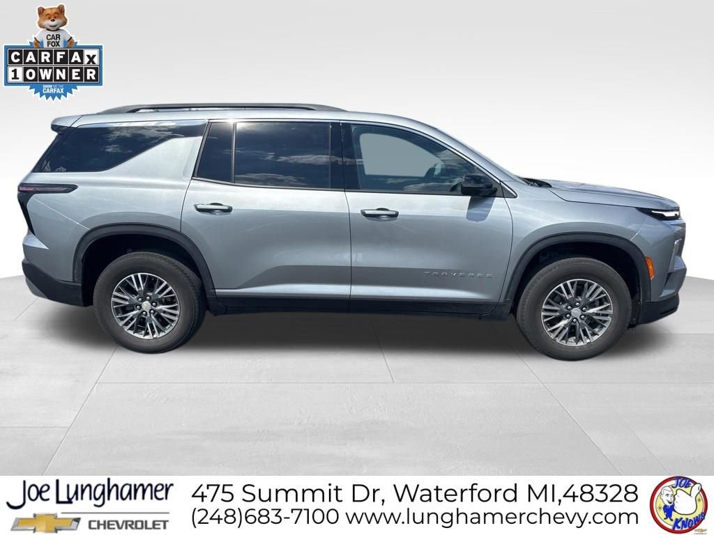 Used 2024 Chevrolet Traverse LT w/ Trailering Package AWD/4WD image 2