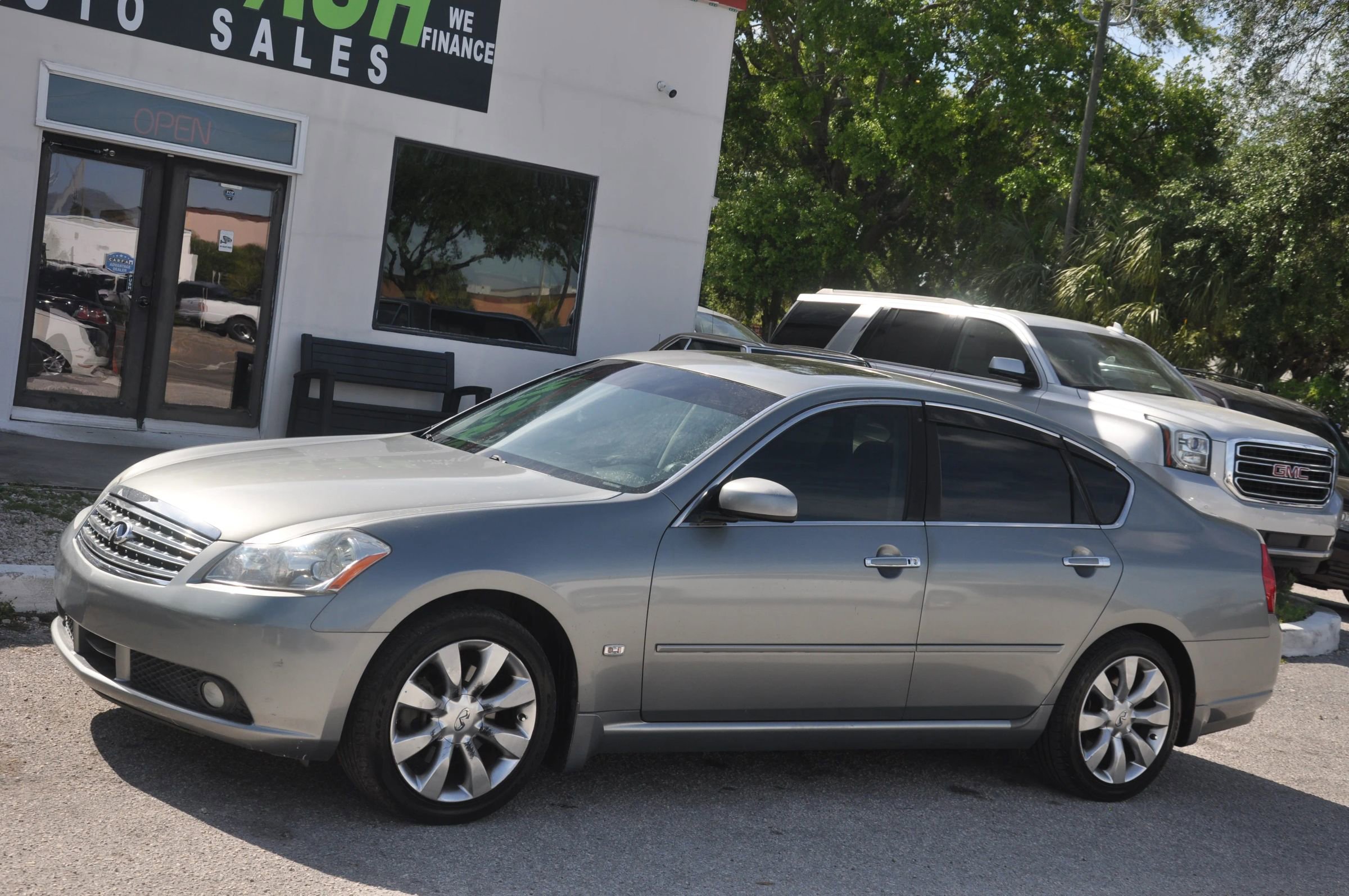 Used 2007 INFINITI M35 w/ Technology Pkg RWD image 4