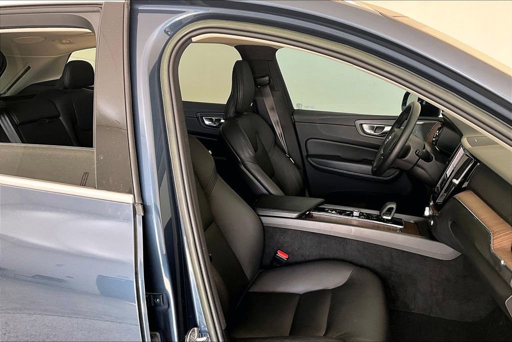 Used 2023 Volvo XC60 B5 Plus w/ Protection Package Premier image 10