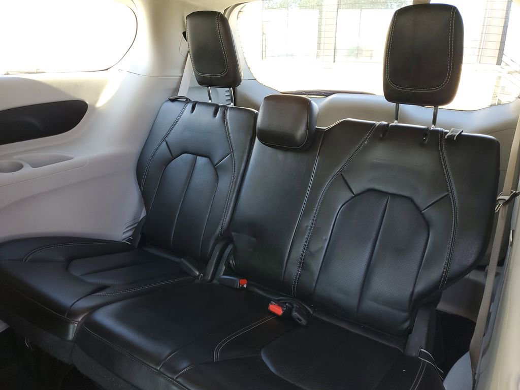 Used 2024 Chrysler Pacifica Limited FWD image 9