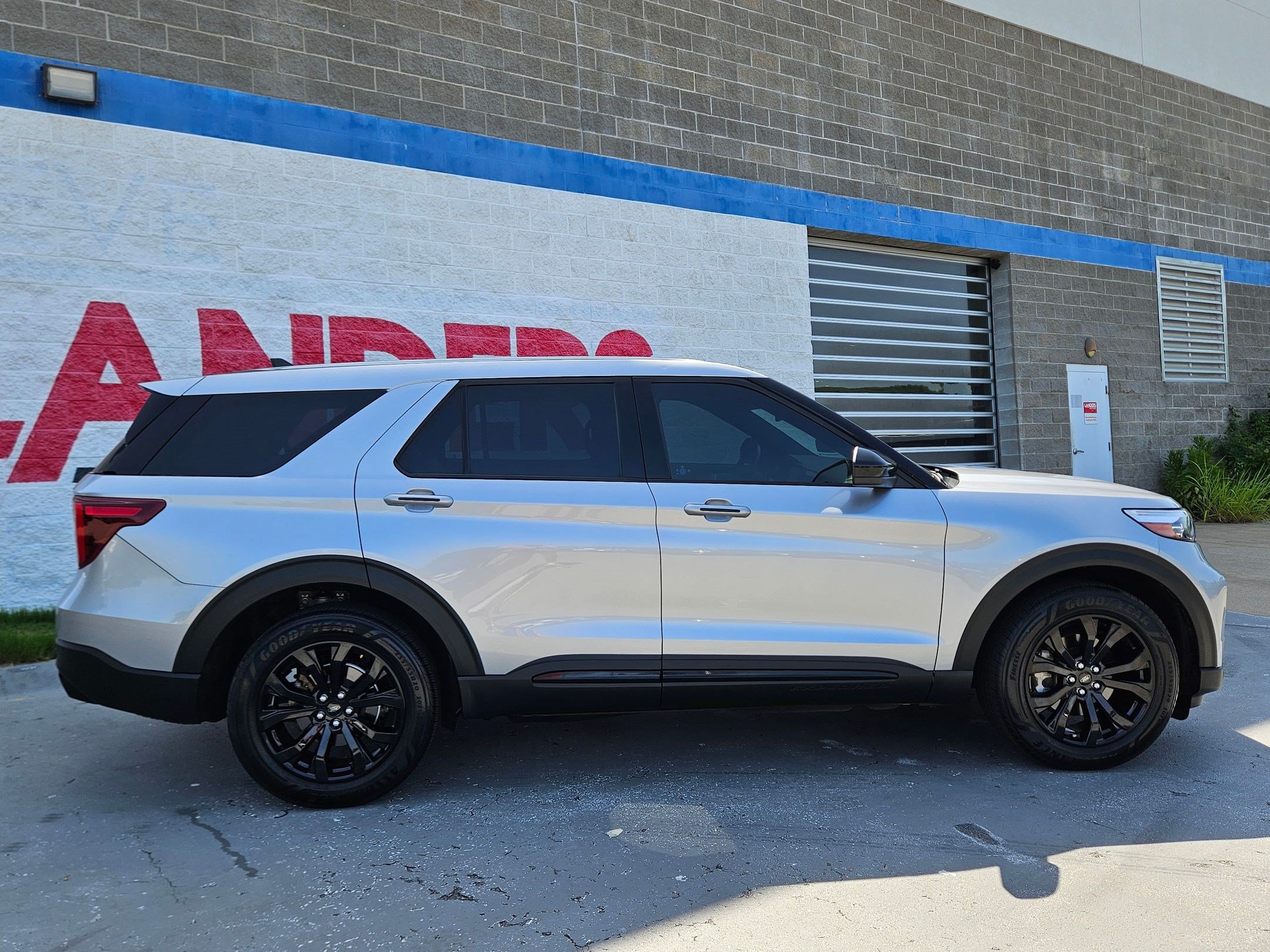 Used 2022 Ford Explorer ST AWD/4WD image 8