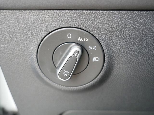 Used 2025 Volkswagen Taos SE AWD/4WD image 24