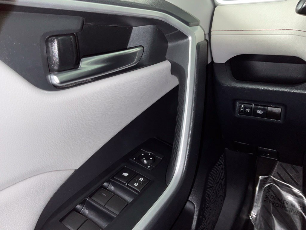 Used 2020 Toyota RAV4 XLE FWD image 20