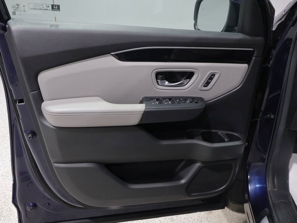 Used 2025 Honda Pilot Touring image 13