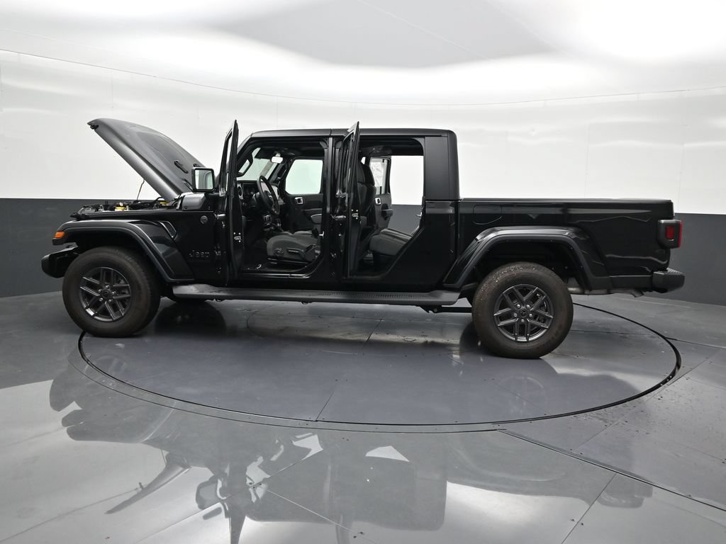 Used 2025 Jeep Gladiator Sport AWD/4WD image 32