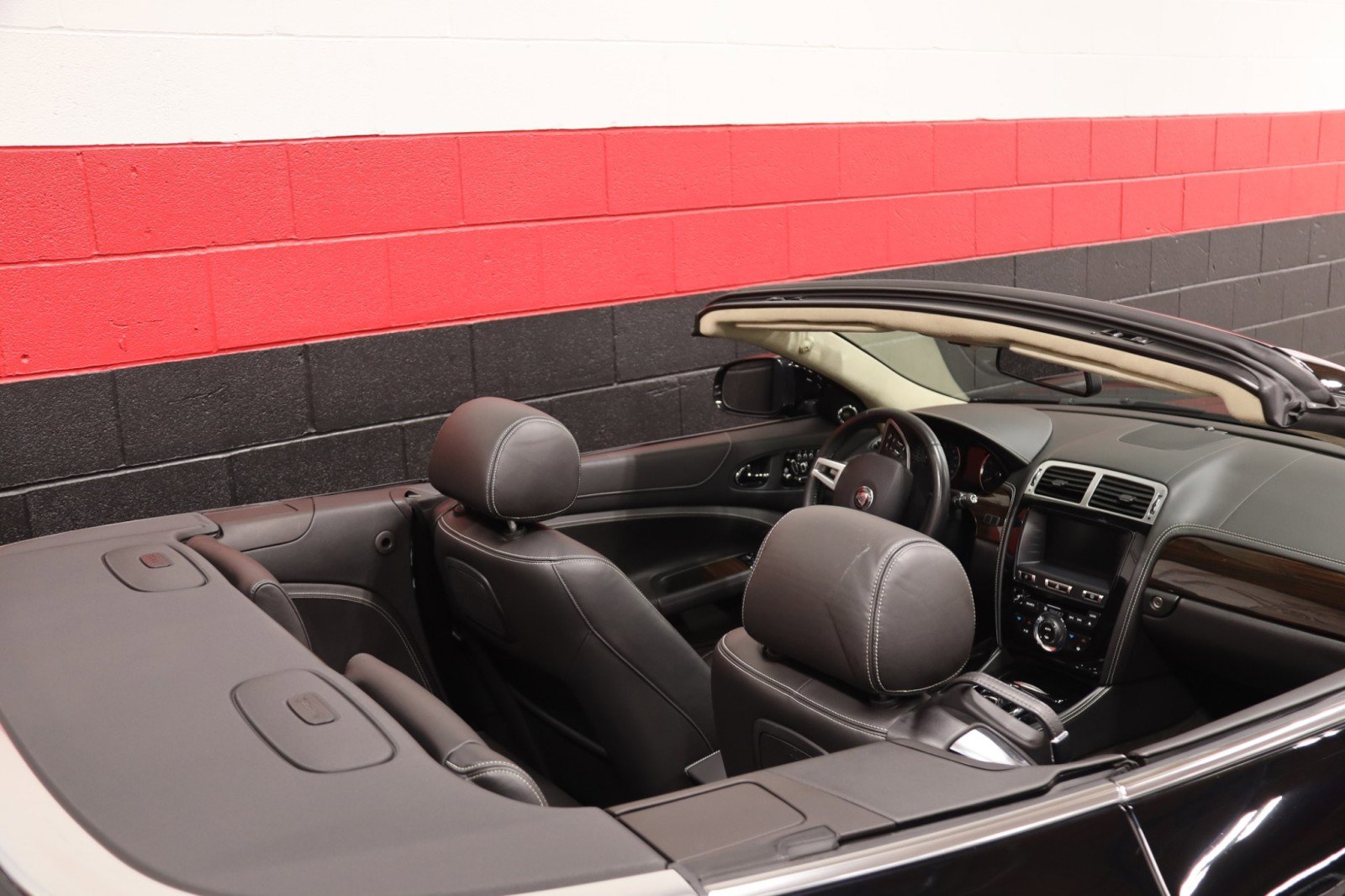 Used 2014 Jaguar XK 2dr Convertible image 10