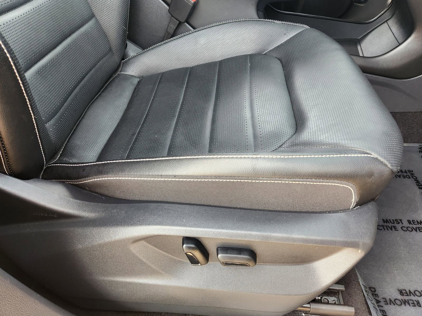 Used 2025 Volkswagen Atlas Cross Sport SEL R-Line image 28