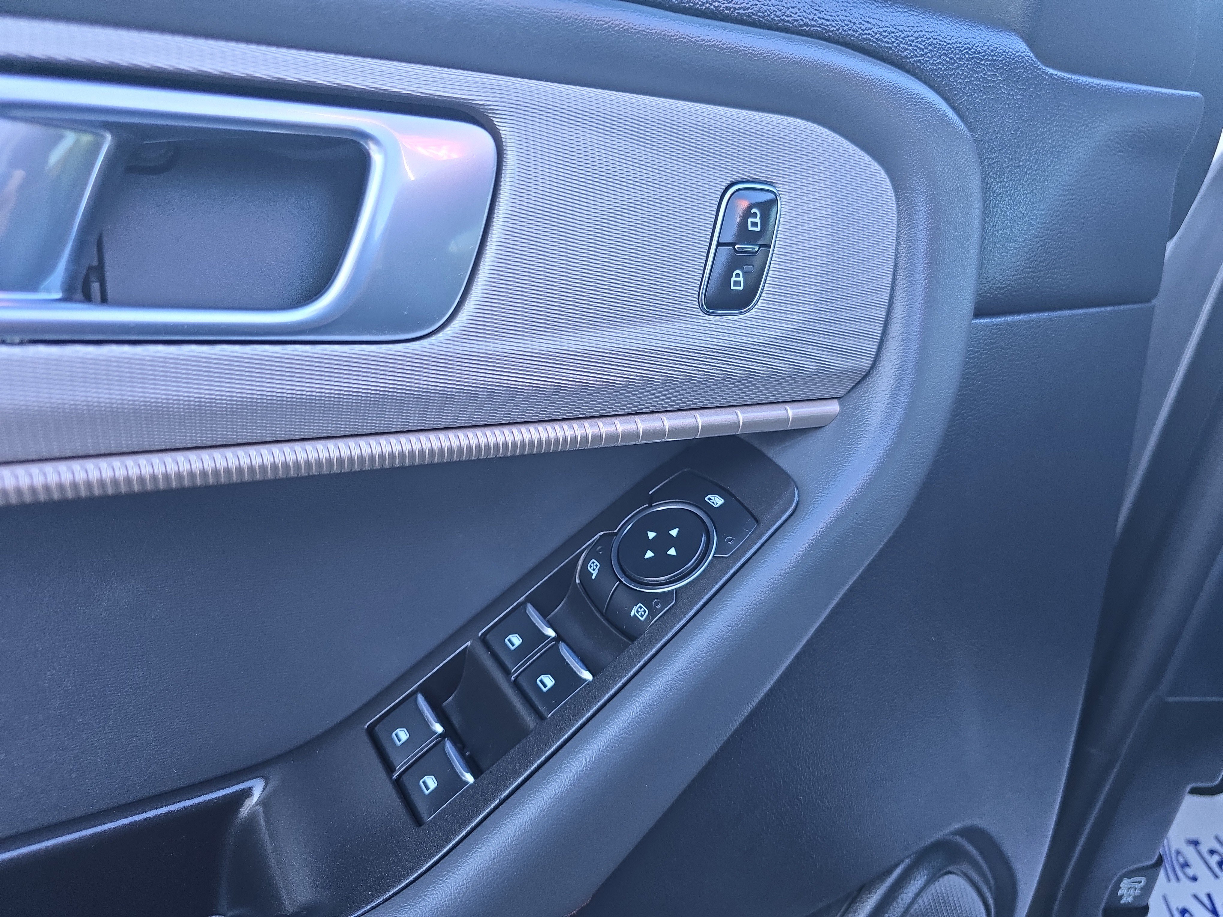 Used 2025 Ford Explorer Active w/ Active Comfort Package image 18