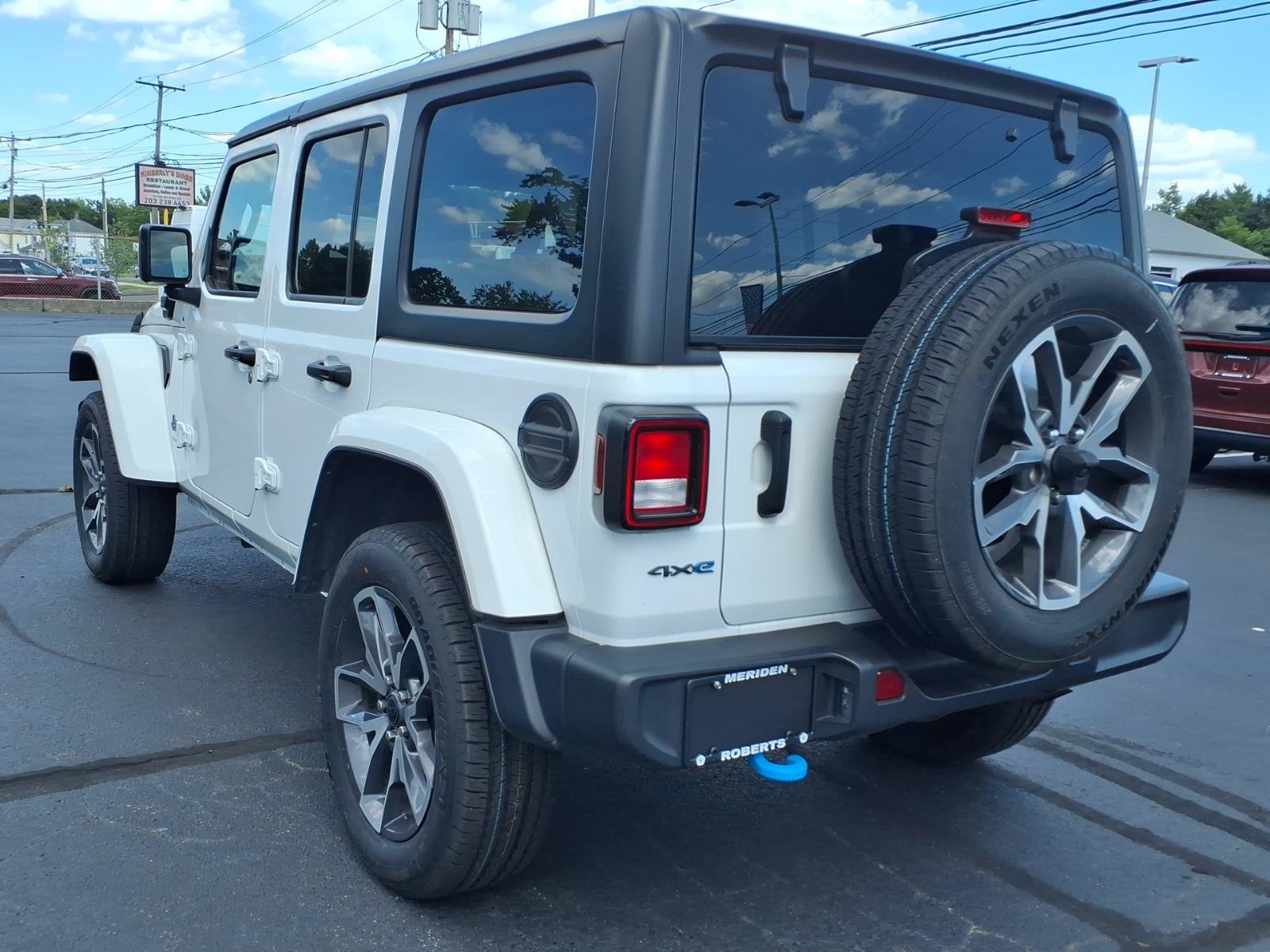 Used 2024 Jeep Wrangler Unlimited AWD/4WD image 8
