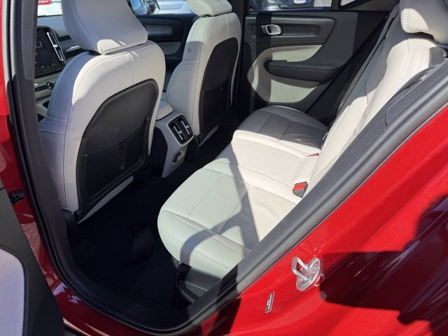 Certified 2023 Volvo XC40 B5 Plus w/ Driver Assist Package image 19