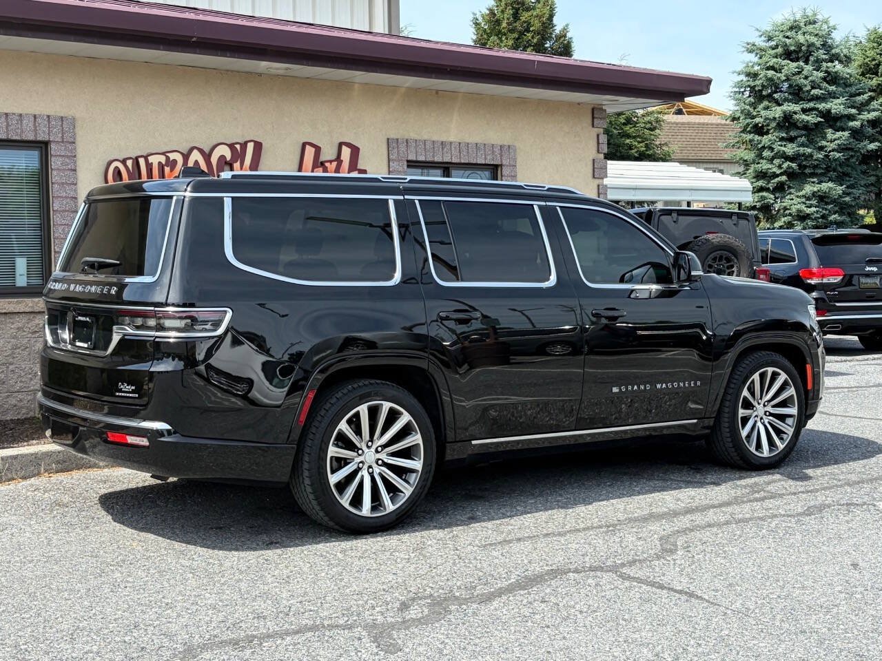 Used 2022 Jeep Grand Wagoneer Series II AWD/4WD image 3
