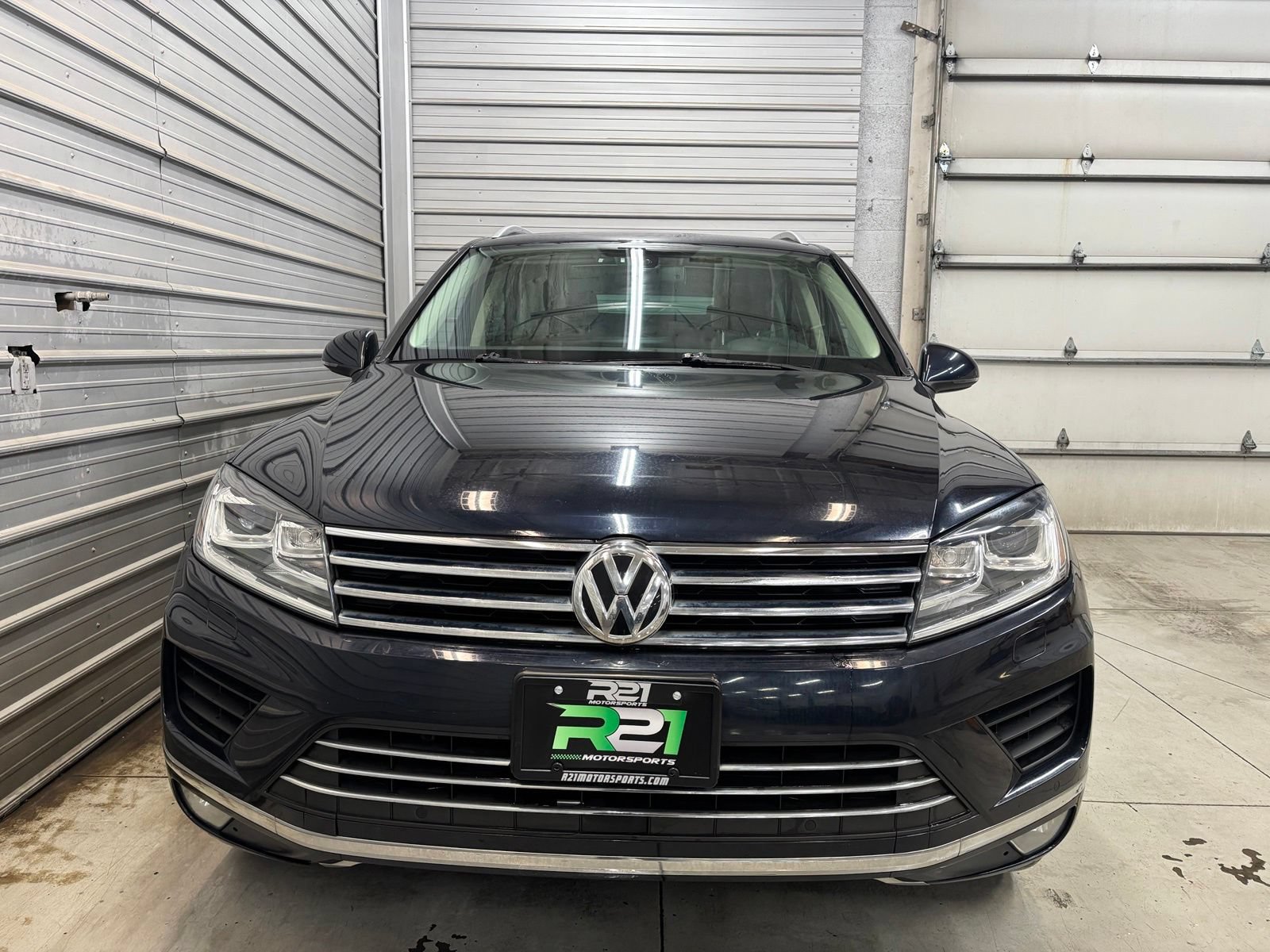 Used 2015 Volkswagen Touareg VR6 AWD/4WD image 2