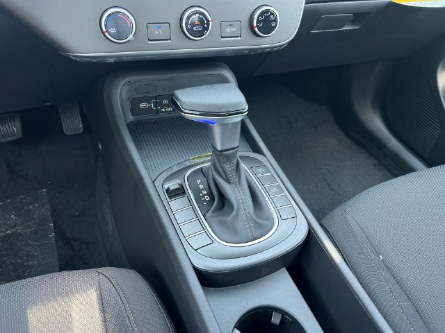 Used 2027 Hyundai Kona SE FWD image 21