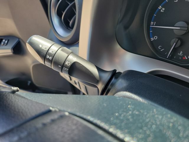 Used 2018 Toyota RAV4 XLE FWD image 25