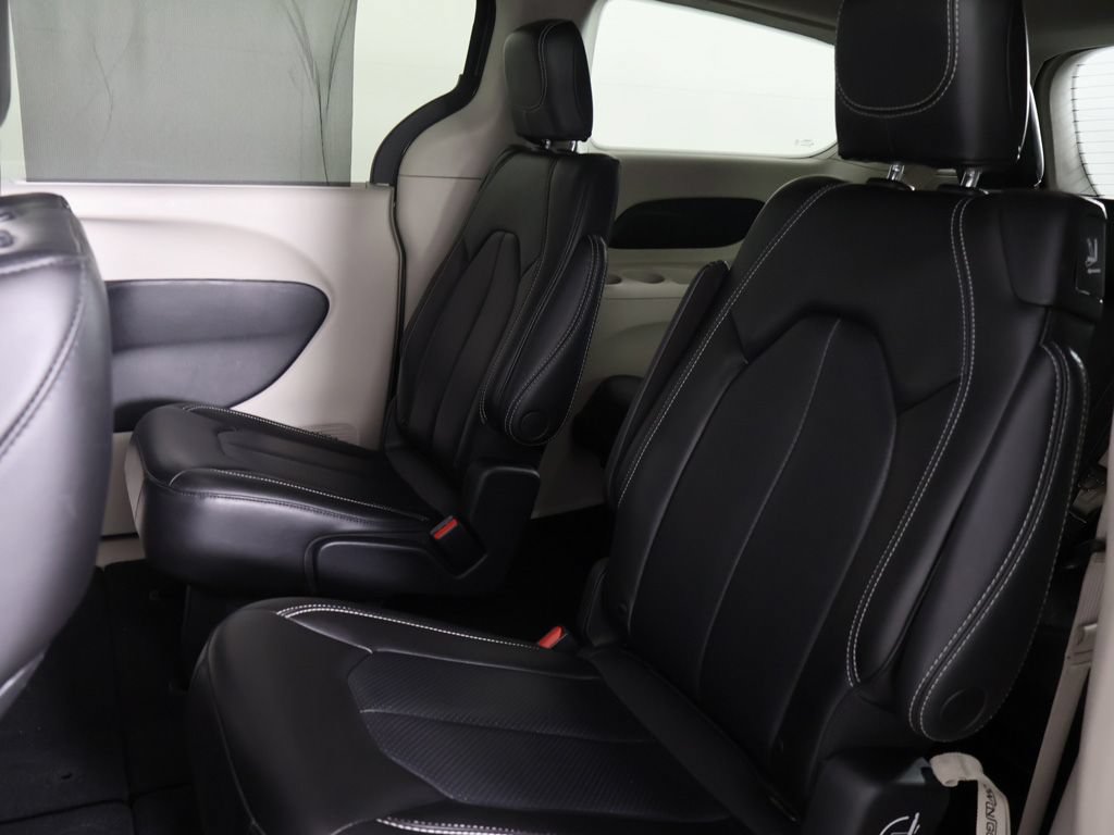 Used 2023 Chrysler Pacifica Touring-L FWD image 30