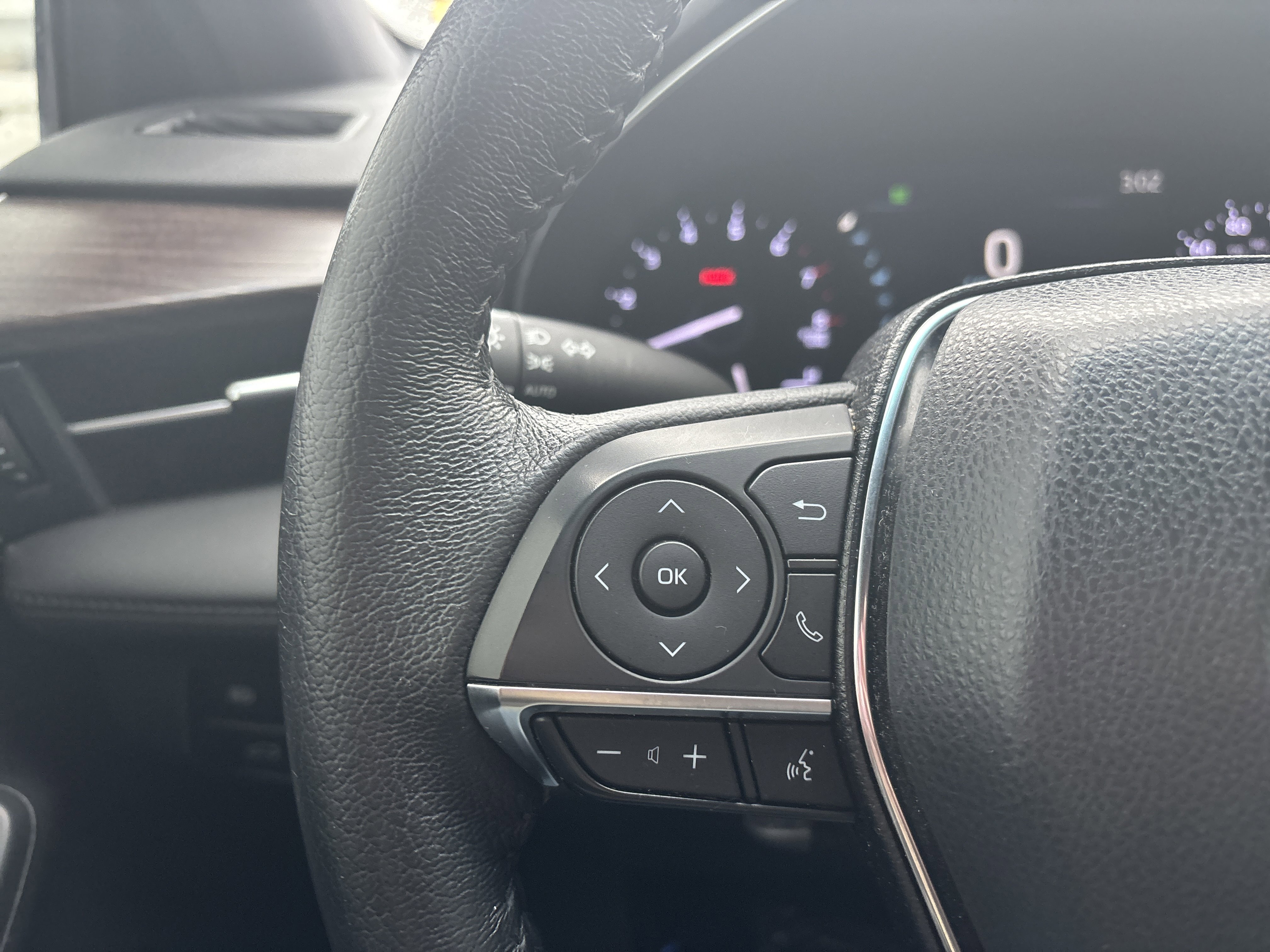 Used 2022 Toyota Avalon XLE FWD image 23