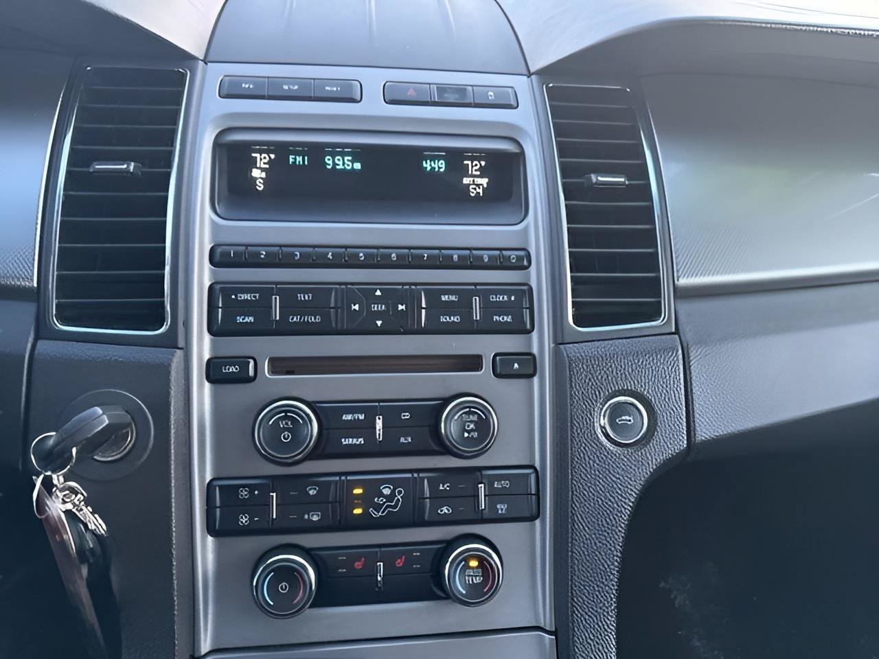 Used 2010 Ford Taurus SEL FWD image 27