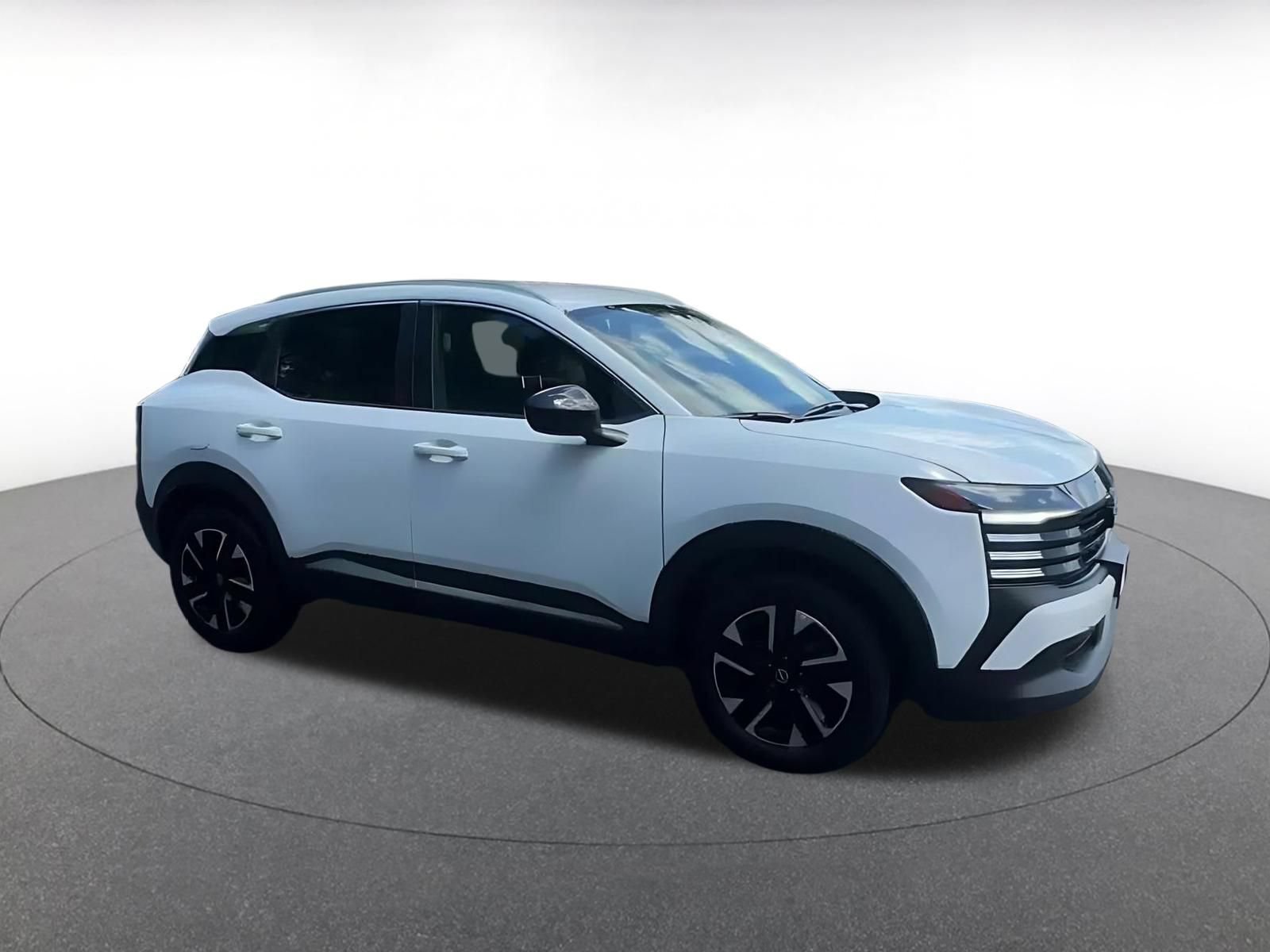 Used 2026 Nissan Kicks SV w/ Cold Weather Package AWD/4WD image 2