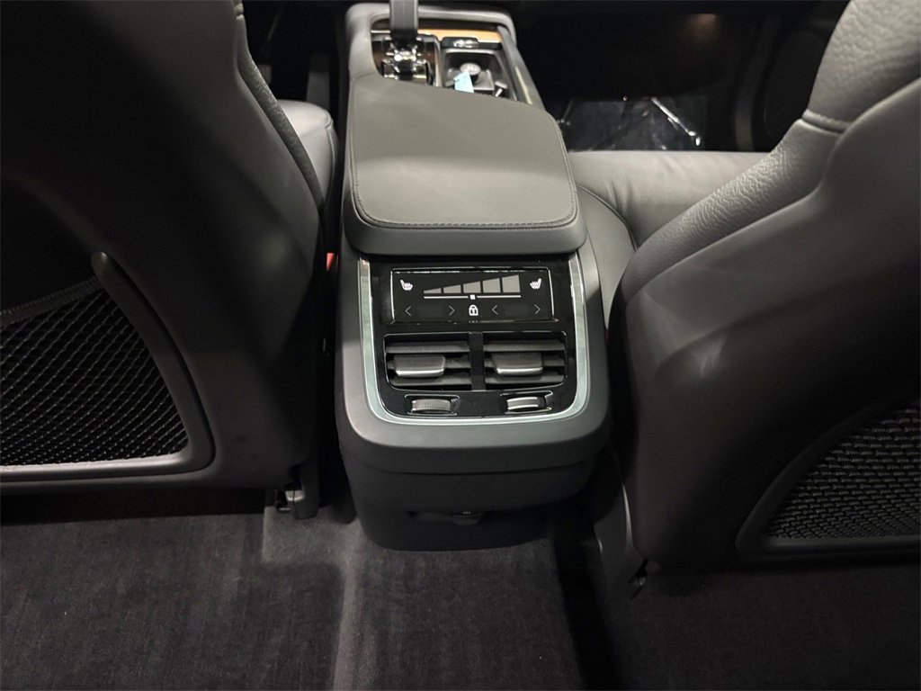 Certified 2025 Volvo XC90 B5 Plus w/ Protection Package Premier image 32