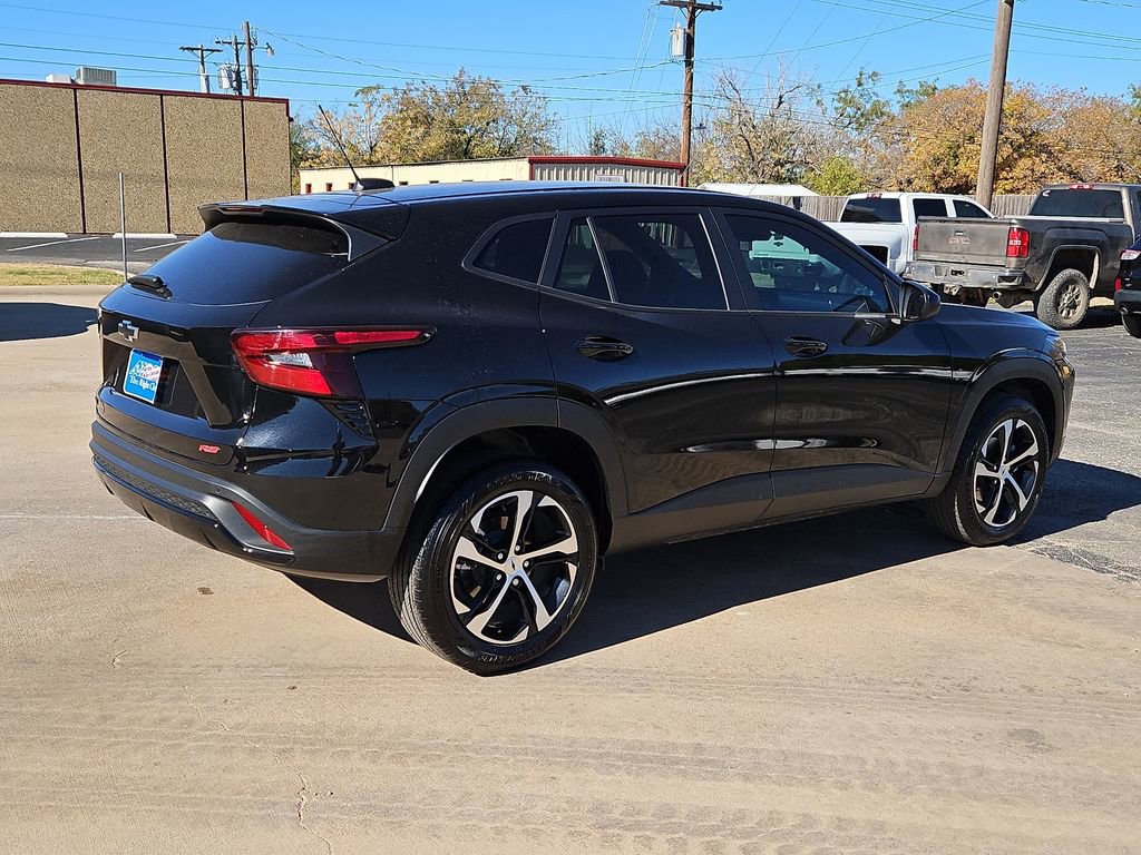 Used 2025 Chevrolet Trax RS w/ Driver Confidence Package image 11