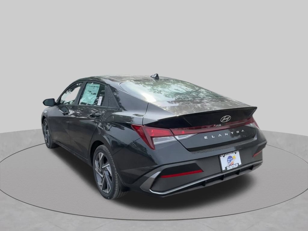 Used 2025 Hyundai Elantra Sport FWD image 19