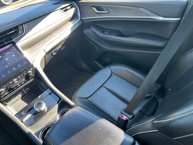 Used 2024 Jeep Grand Cherokee L Limited w/ Luxury Tech Group II image 14