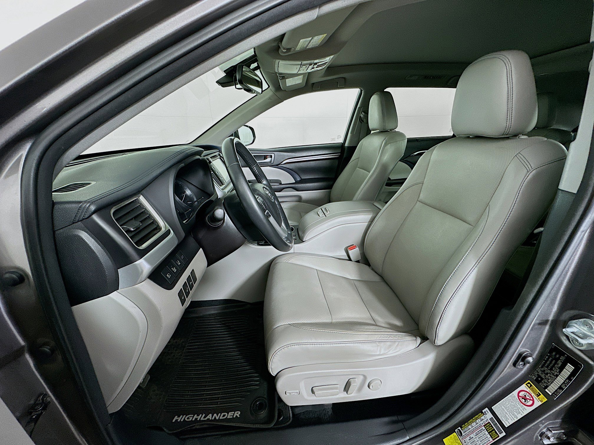 Used 2016 Toyota Highlander Limited Platinum image 13
