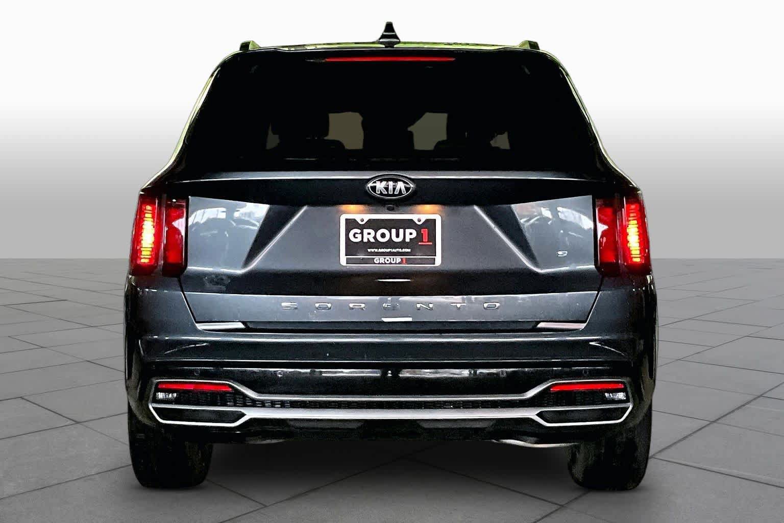 Used 2021 Kia Sorento S FWD image 4