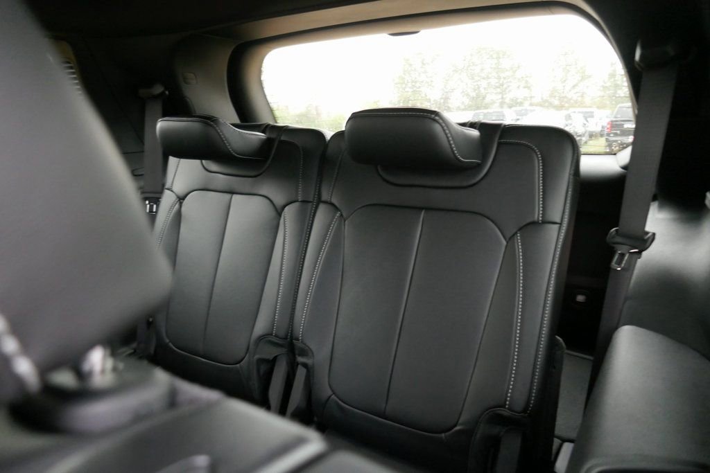 New 2025 Jeep Grand Cherokee L Limited image 13