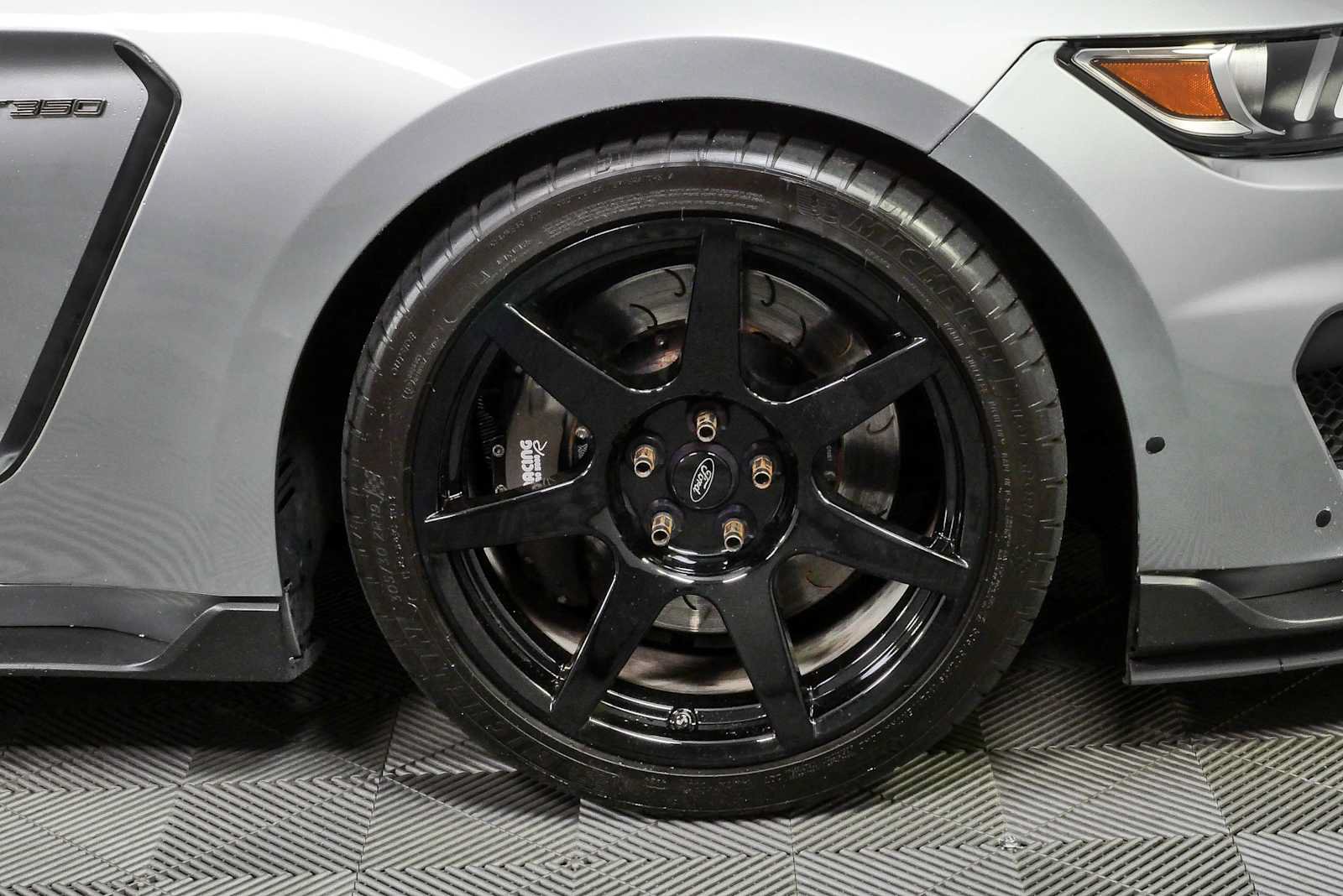 Used 2020 Ford Mustang Shelby GT350R w/ GT350R Equipment Group 920A RWD image 34