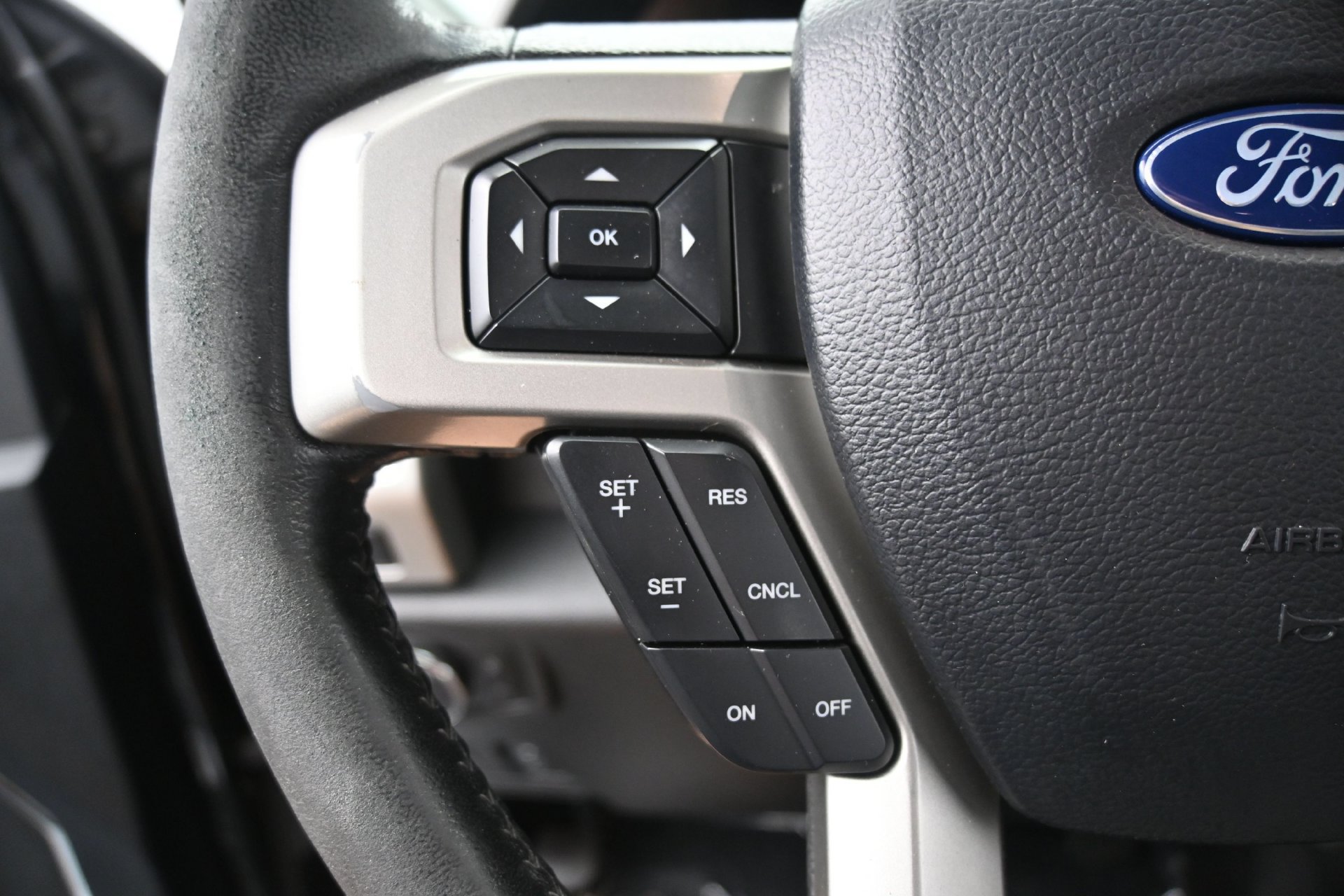 Used 2018 Ford F350 Lariat w/ Lariat Ultimate Package AWD/4WD image 21