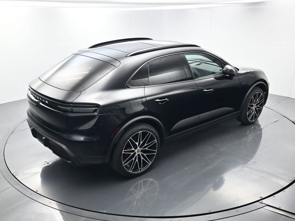 Certified 2025 Porsche Macan 4S Electric AWD/4WD image 39