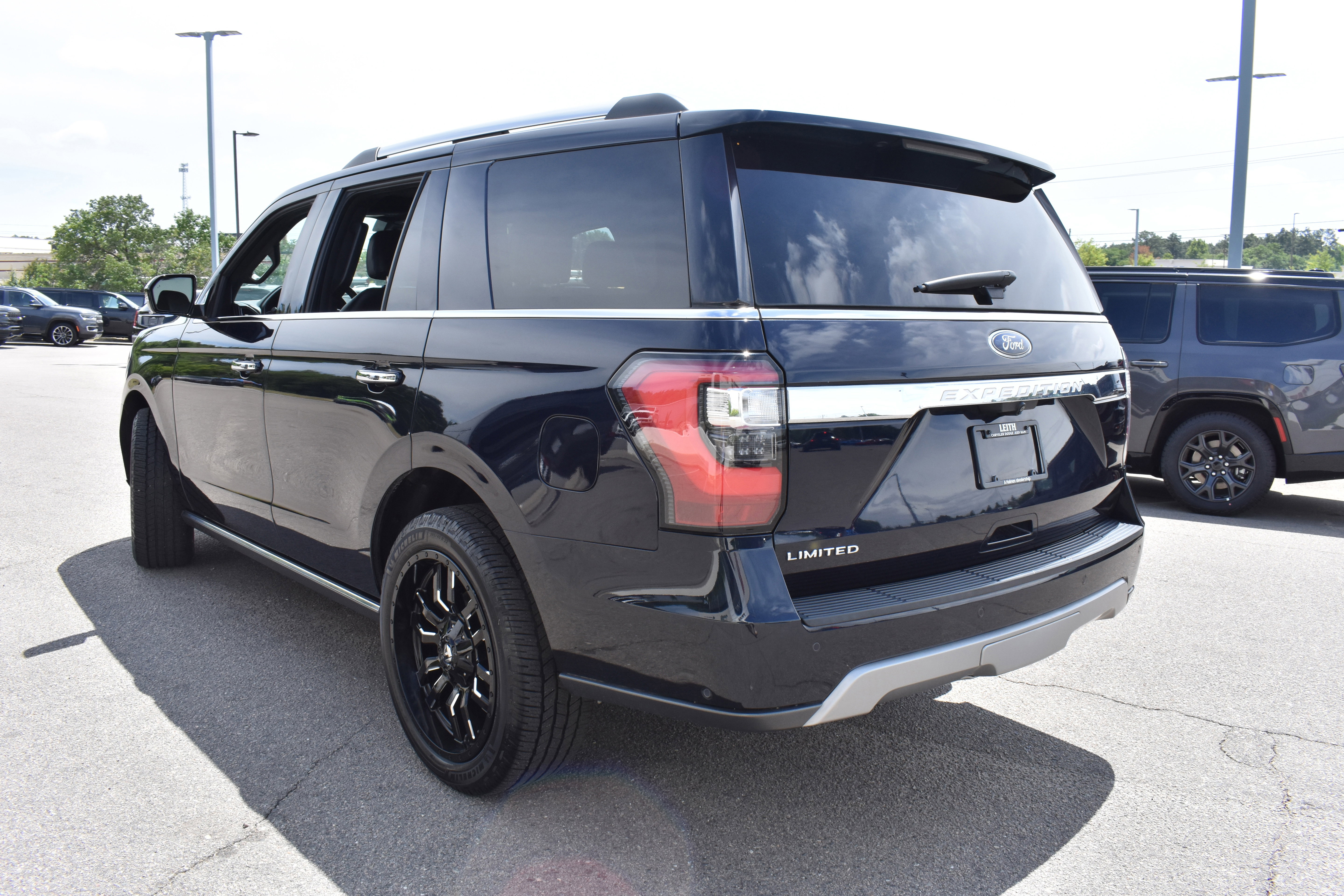 Used 2021 Ford Expedition Limited AWD/4WD image 7
