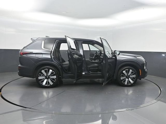 Used 2025 Mitsubishi Outlander SE FWD image 35